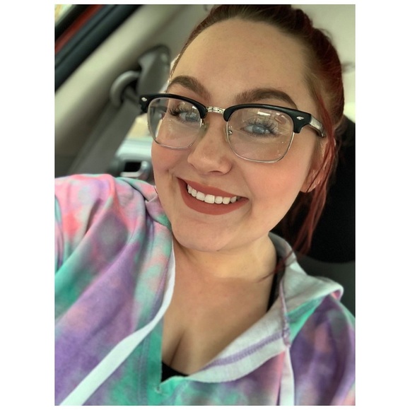 Meet your Posher, Danielle - Picture 1 of 1